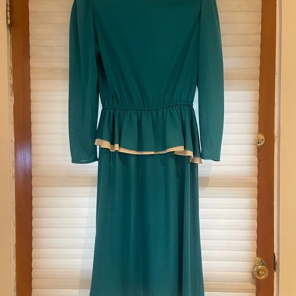 Elegant Teal Dress with Cream Trim - Picture 6 of 6
